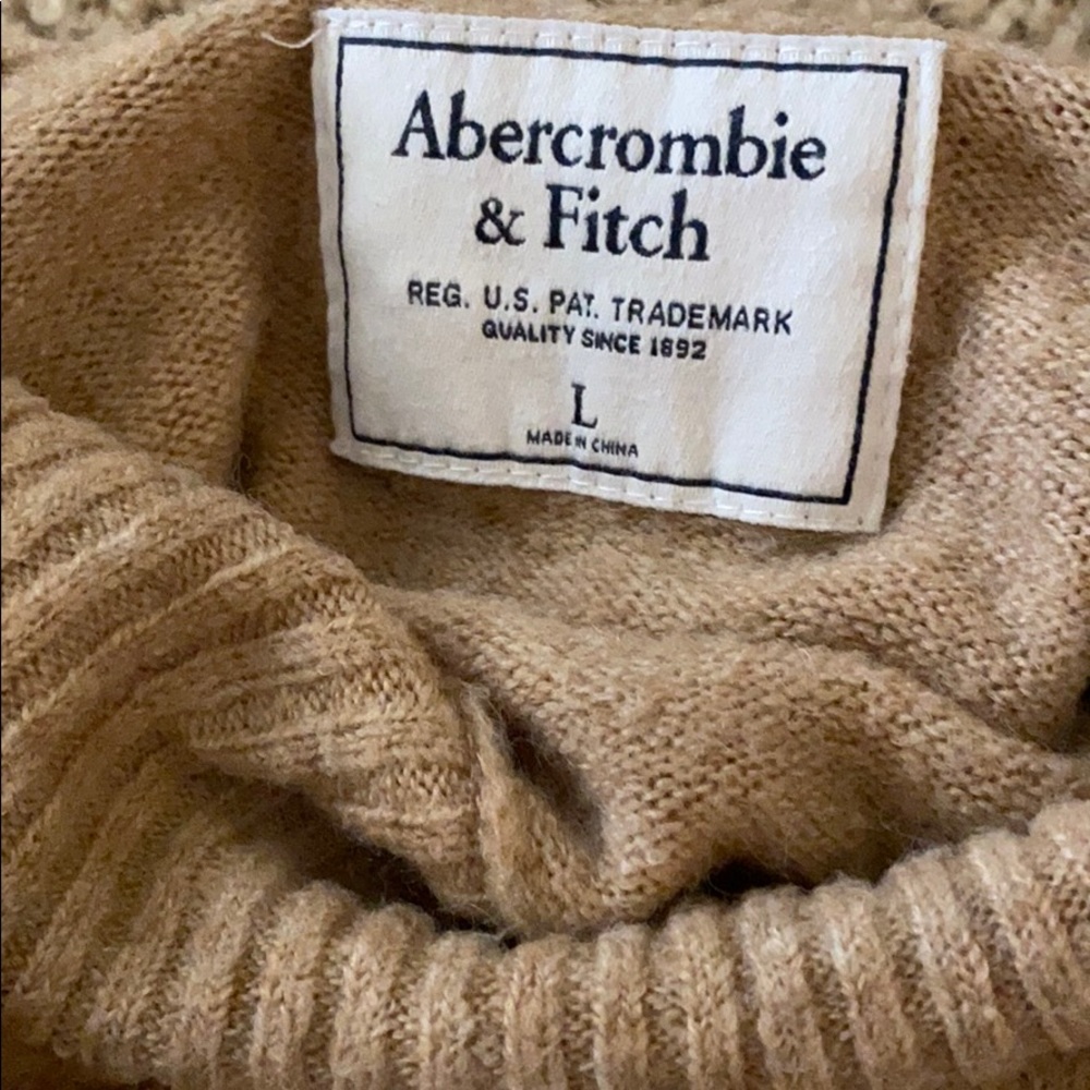 Turtle Neck Camel Sweater A&F - Picture 3 of 3